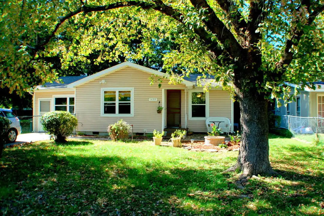 1439 S W Ave – photo 1