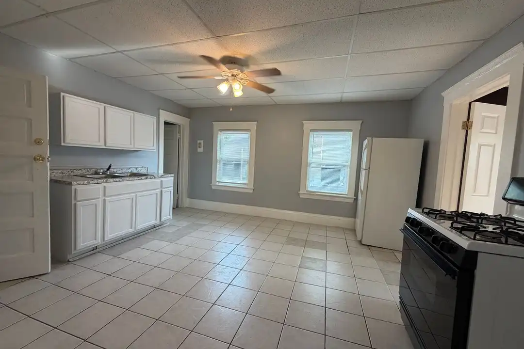 3543 W 50th St unit Up – photo 1