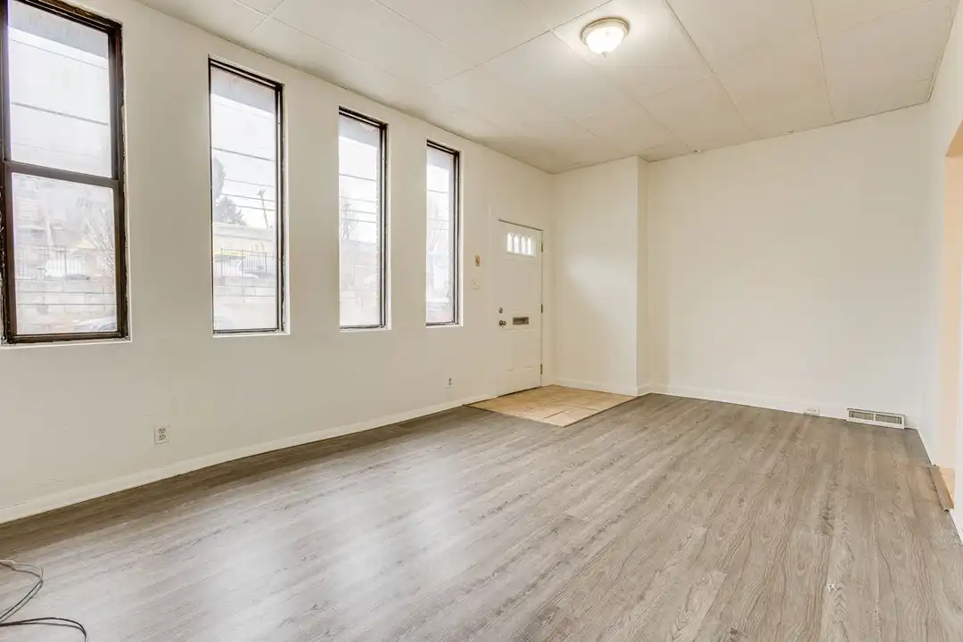 705 Brownsville Rd unit 1st Floor Front - View 5
