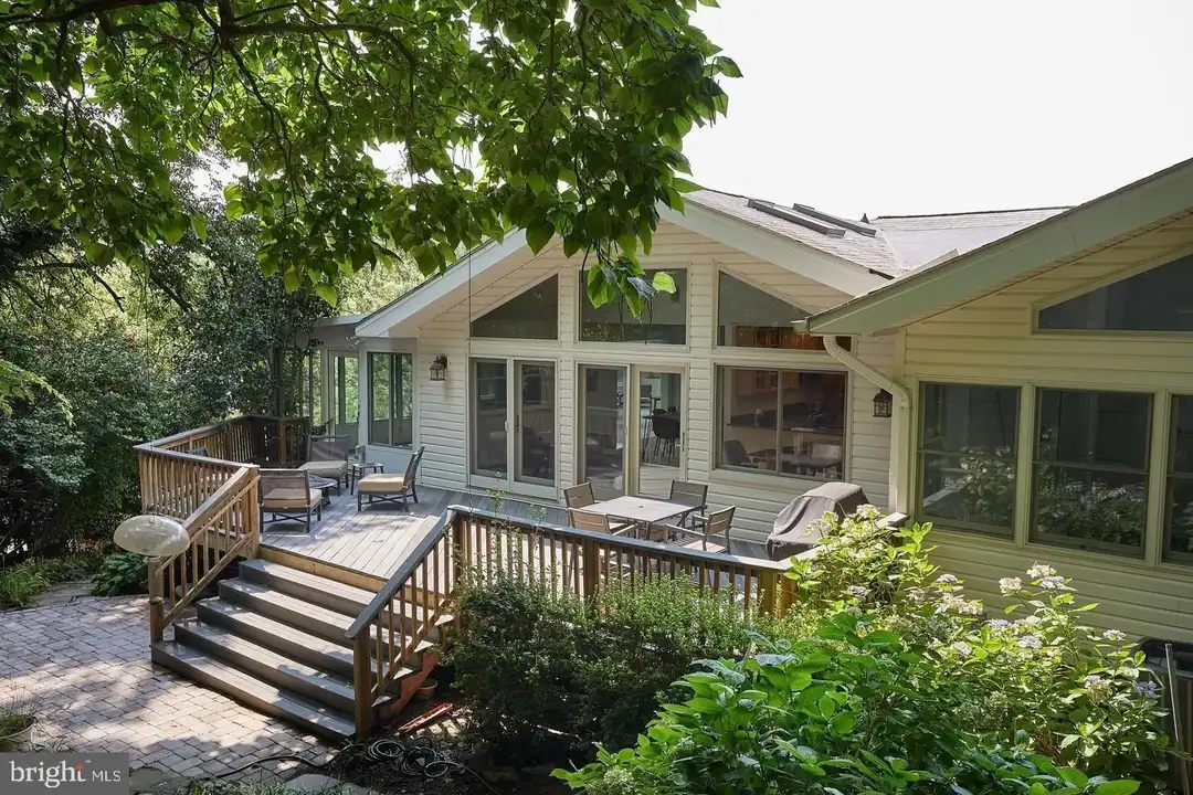 House in Arlington - More