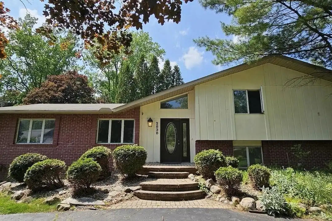 2838 Birchena Crescent – photo 1