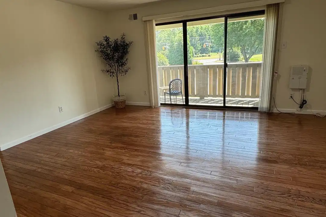 Apartment in Cherry Hill - View 5