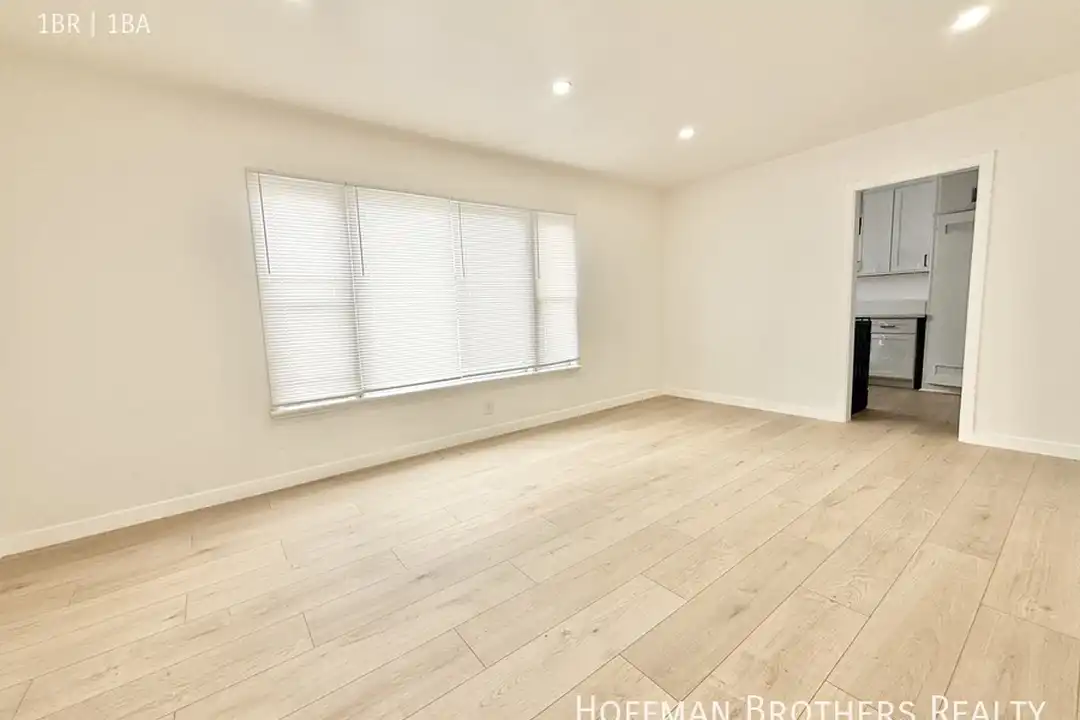 6083 Saturn St - View 3