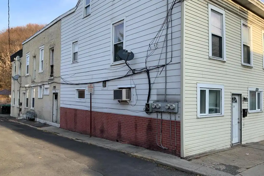 106 N 11th St – photo 1 of 6