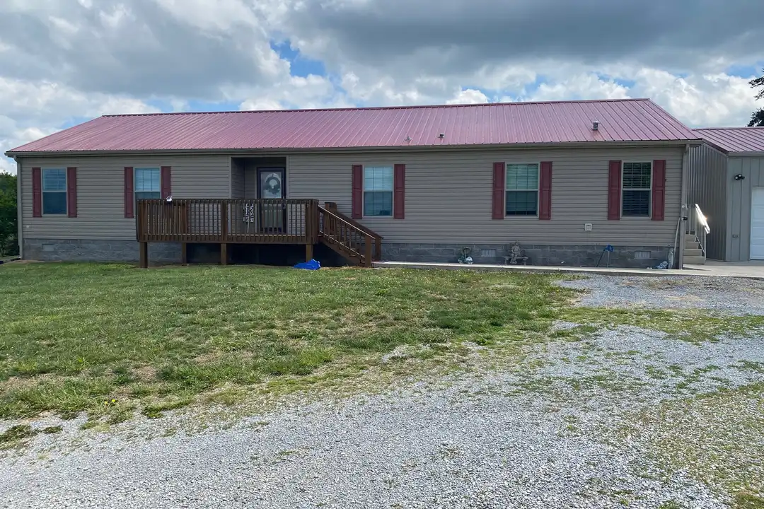 204 Baker Rd – photo 1 of 19