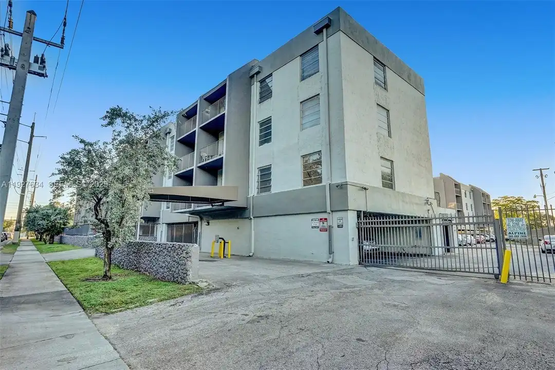 Apartment in North Miami - More