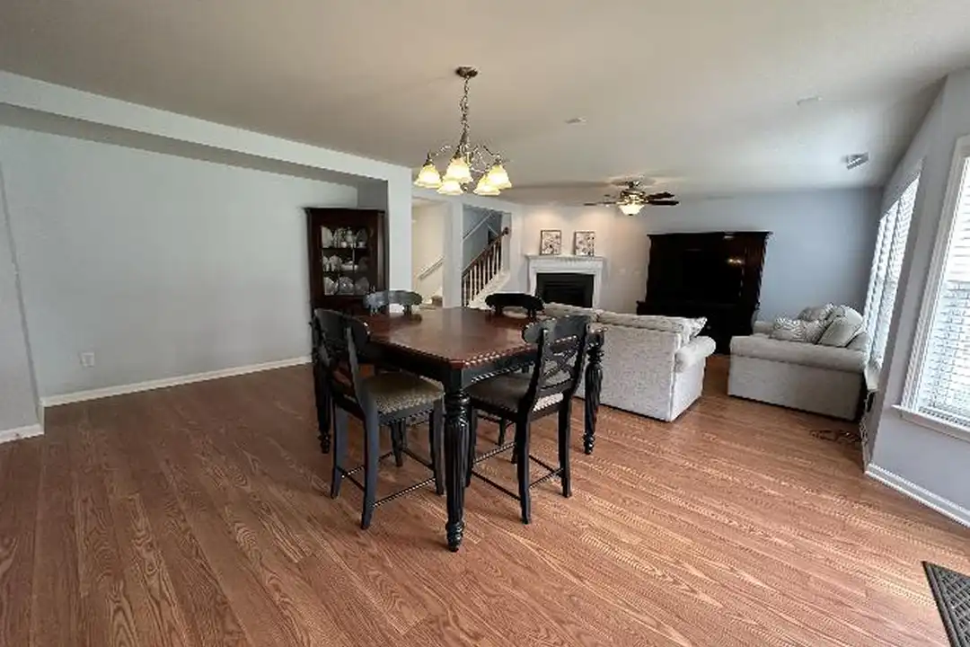 350 Ashdale Dr - View 3