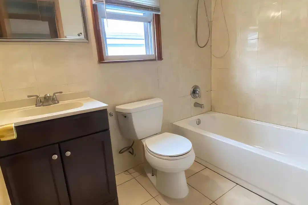 330 Sussex St unit No. 2 - More