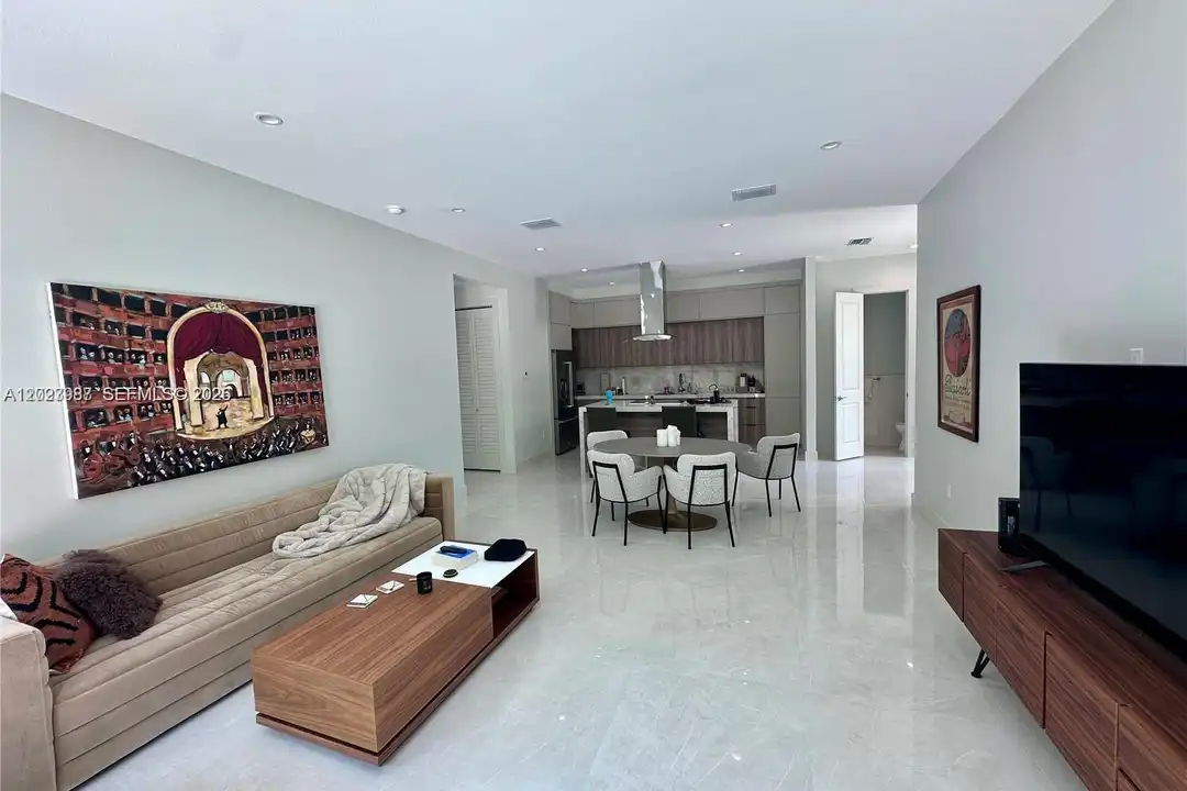 8410 SW 65th Ave - More
