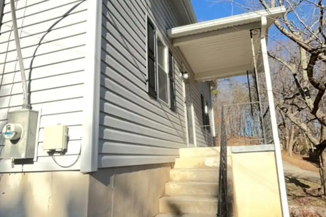 3035 Trent Rd SE – photo 1