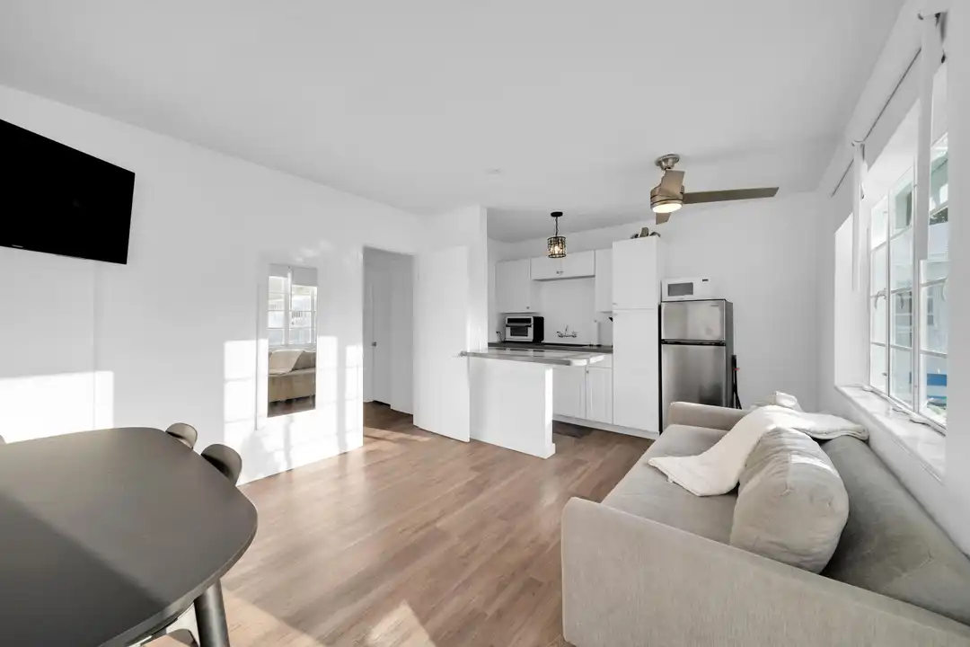 2307 N Ocean Blvd #4 - More
