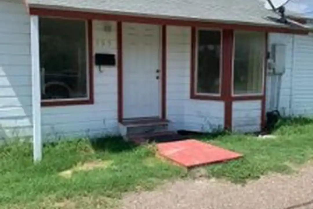 305 N Archer Ave – photo 1 of 11