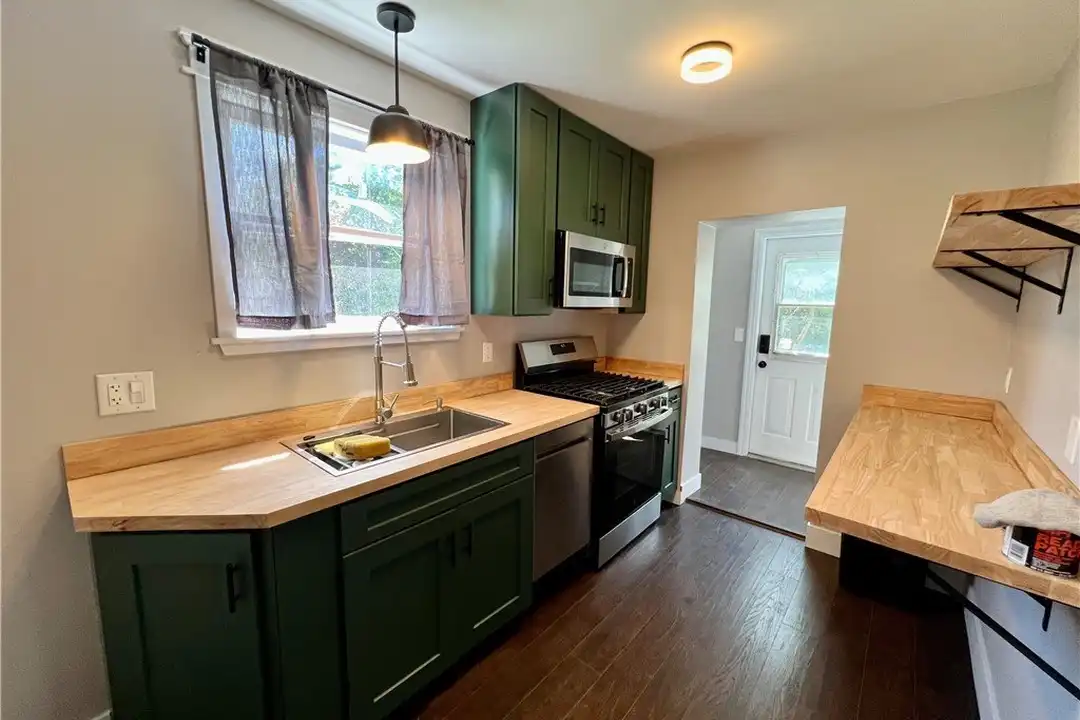 124 E Wallace Ave - View 5