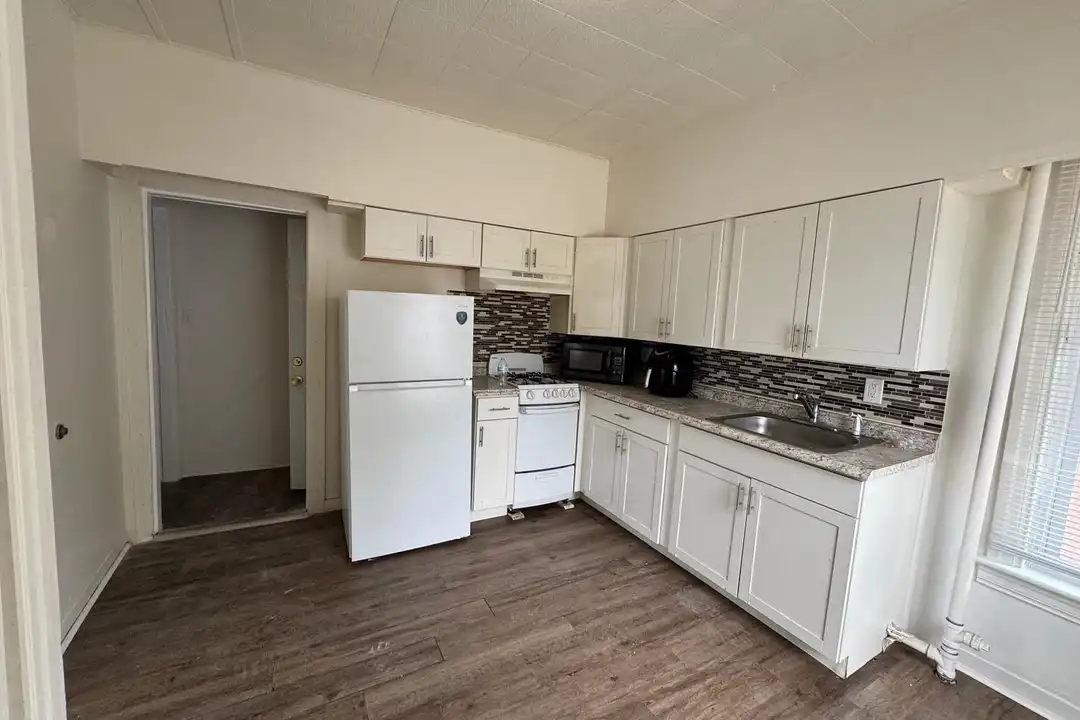 666 E Market St unit 3 – photo 1