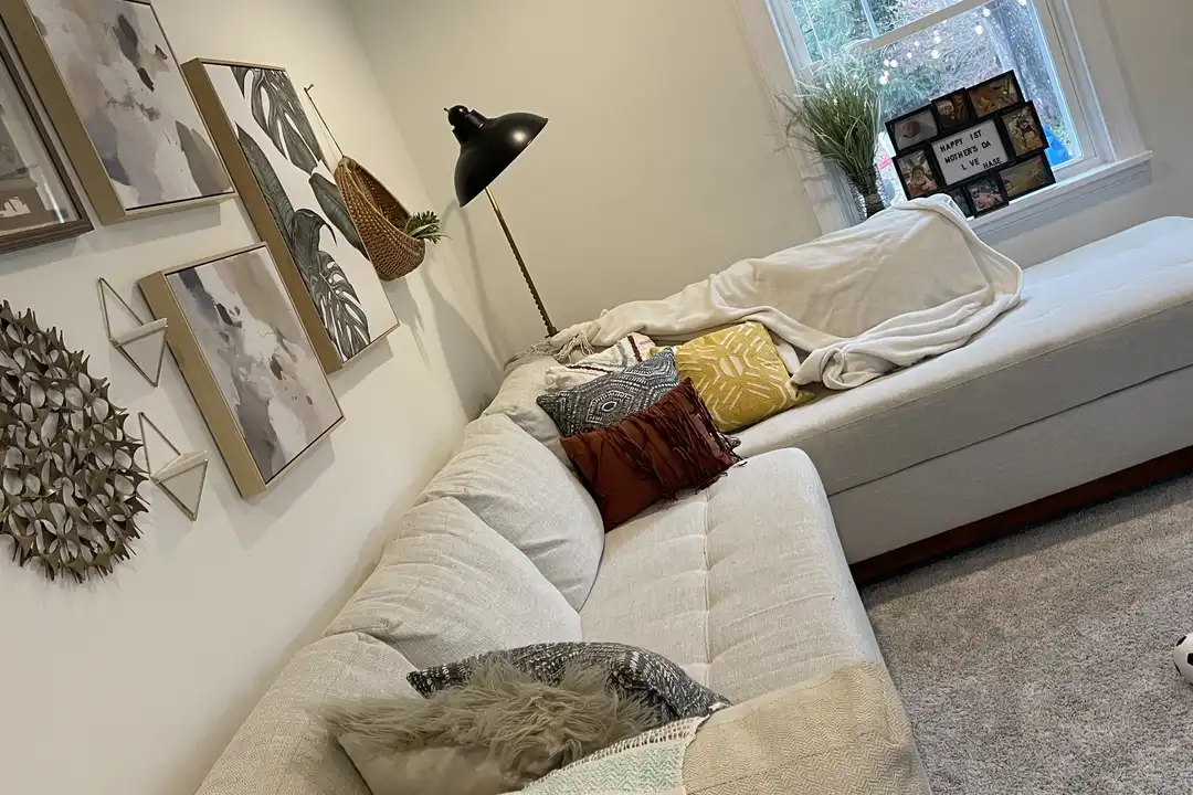 221 Orchard Ln - More