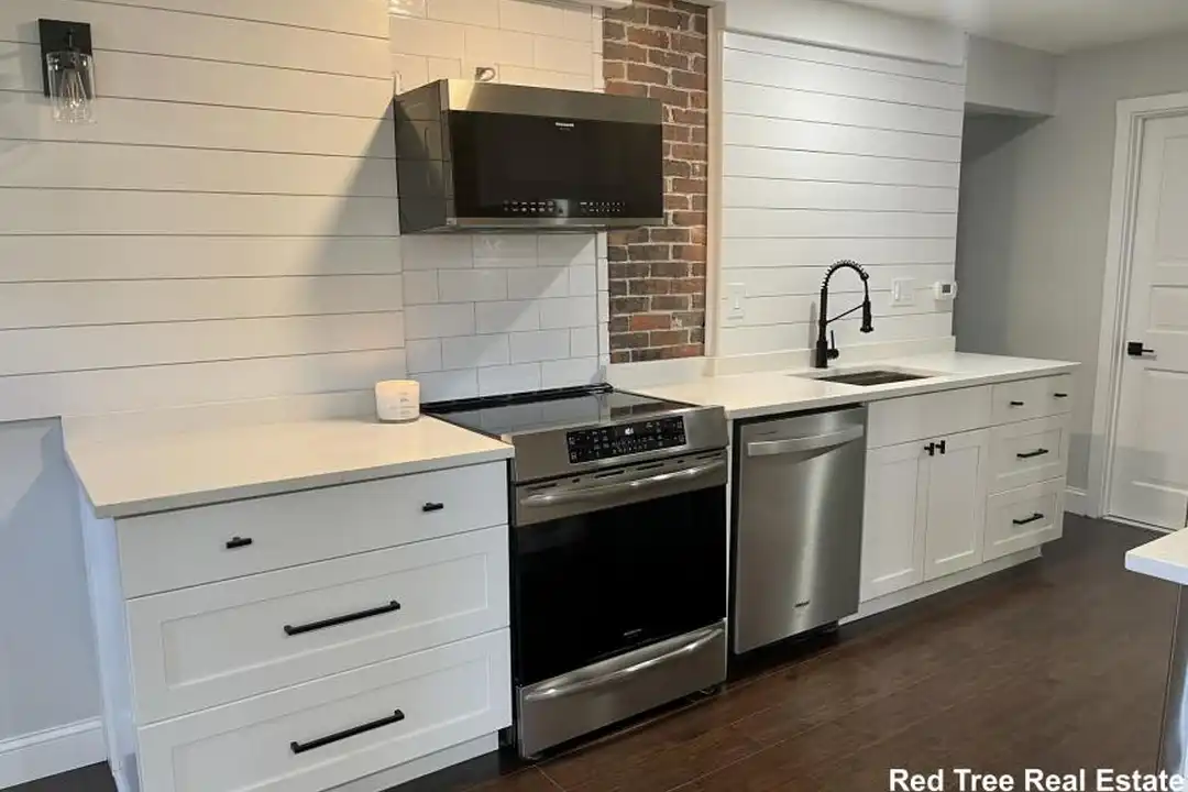 995 Centre St - View 2