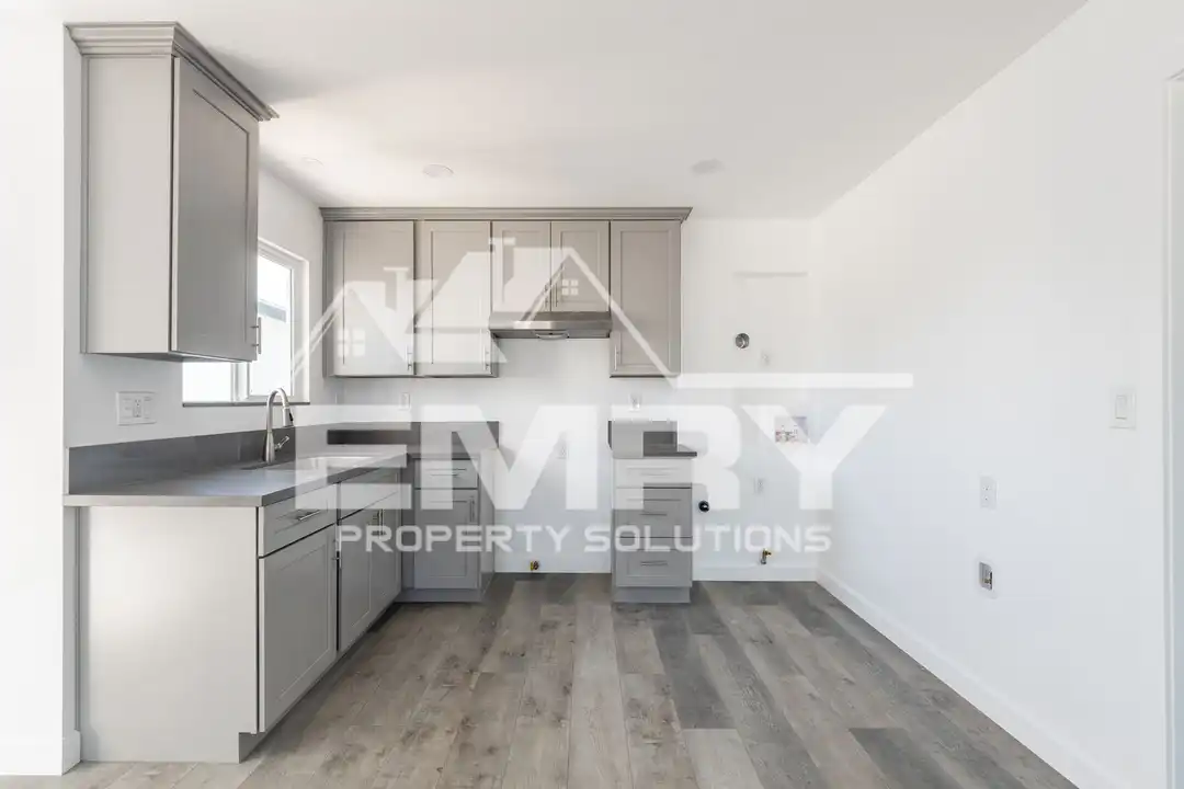 Apartment in East Los Angeles - View 2