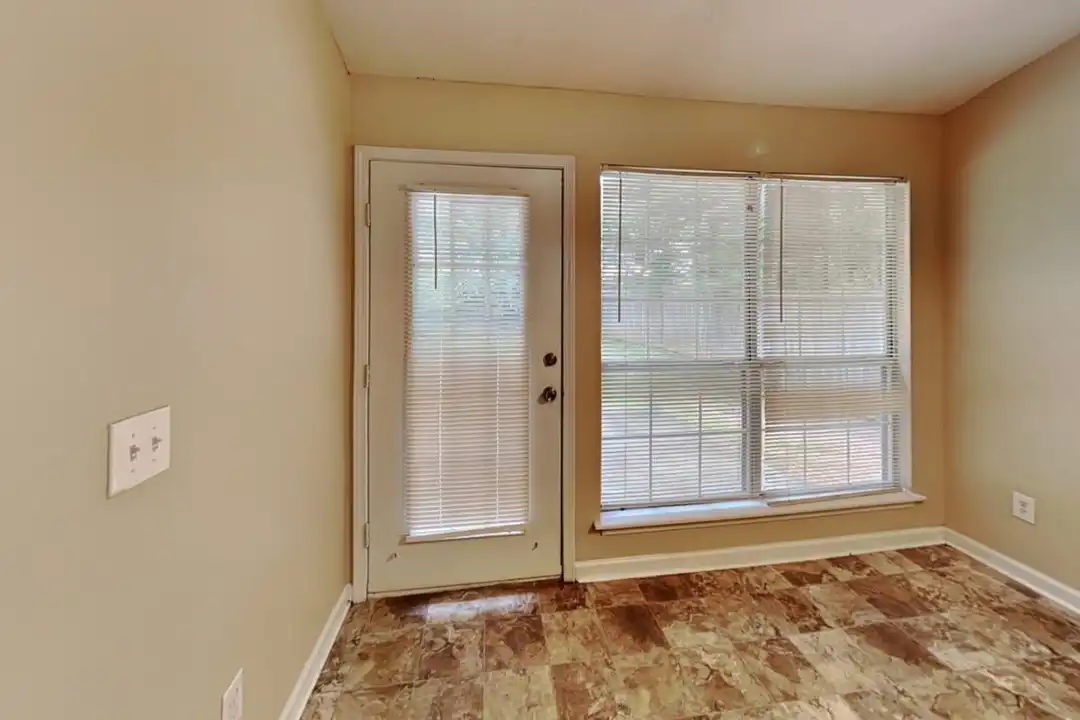 Apartment in Covington - View 5