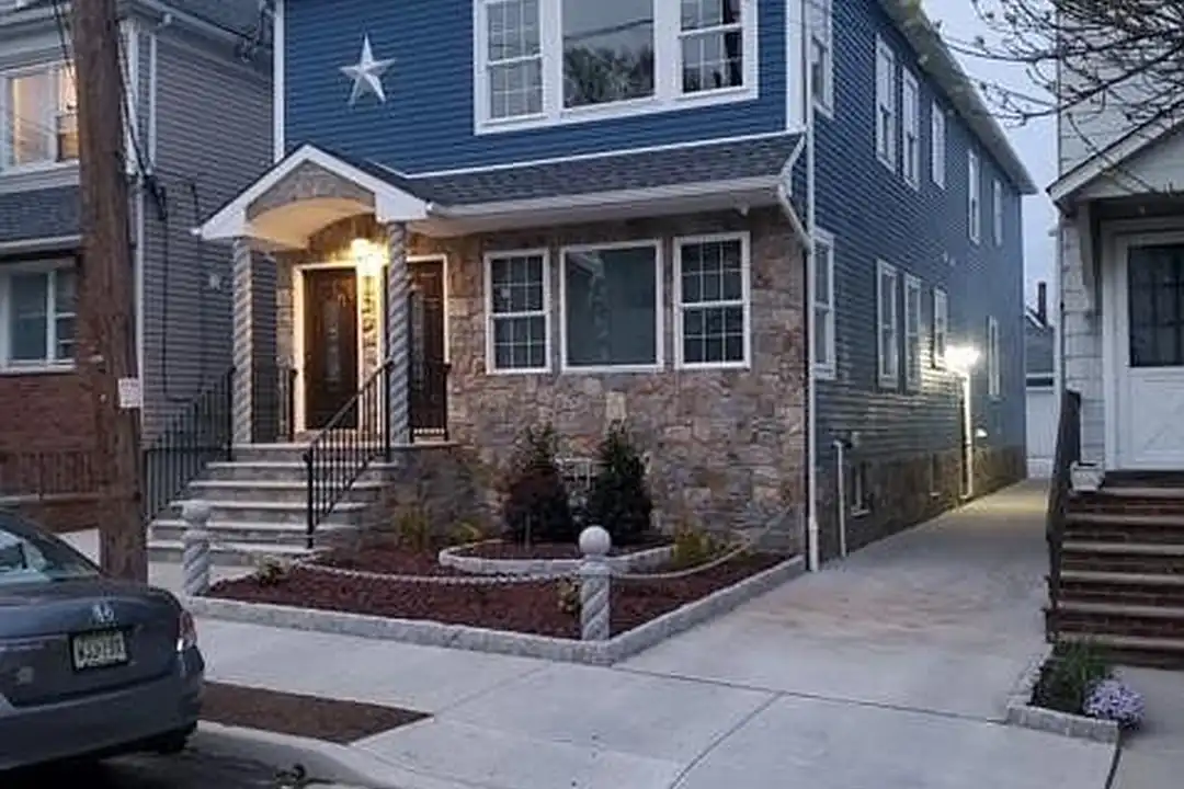 207 Seeley Ave – photo 1 of 6