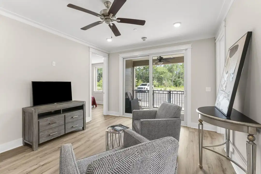725 J D Miller Rd - More