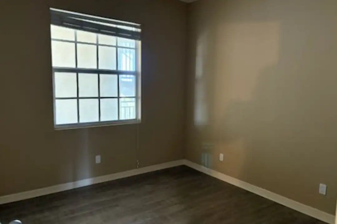 886 Park Ave unit # 402 - More