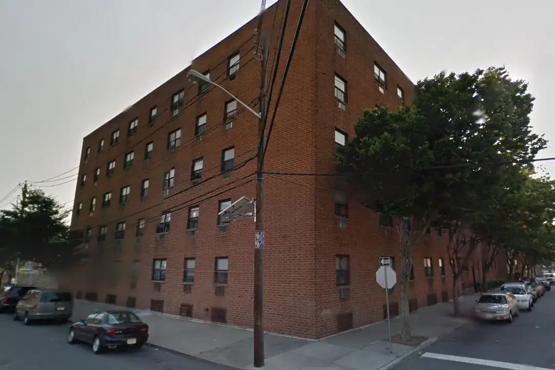 15 Pennington St