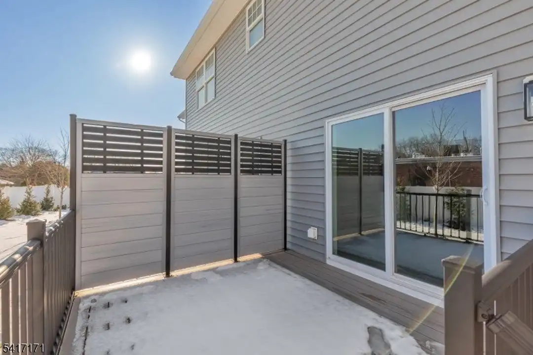 156 N Auten Ave - More