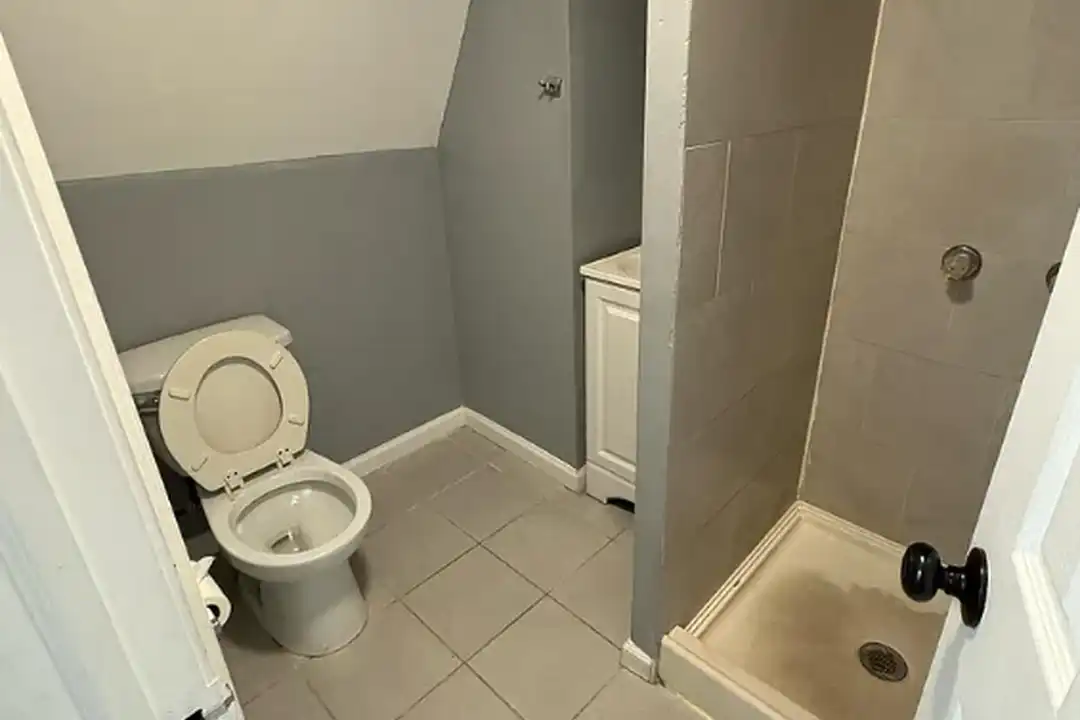 Apartment in Newark - View 3
