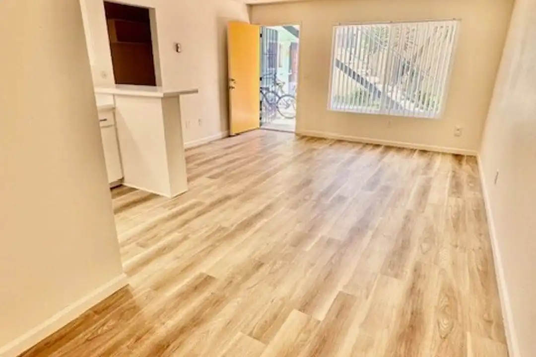 974 Thomas Ave unit 03 - View 4