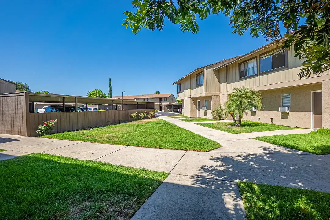 Curated visual reference: Picture Idea: Lemoli Apartments 633 693 New Los Angeles Ave Moorpark Ca