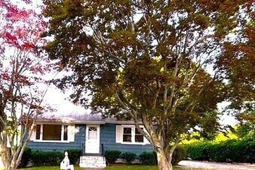 35 Pine St – photo 1 of 8