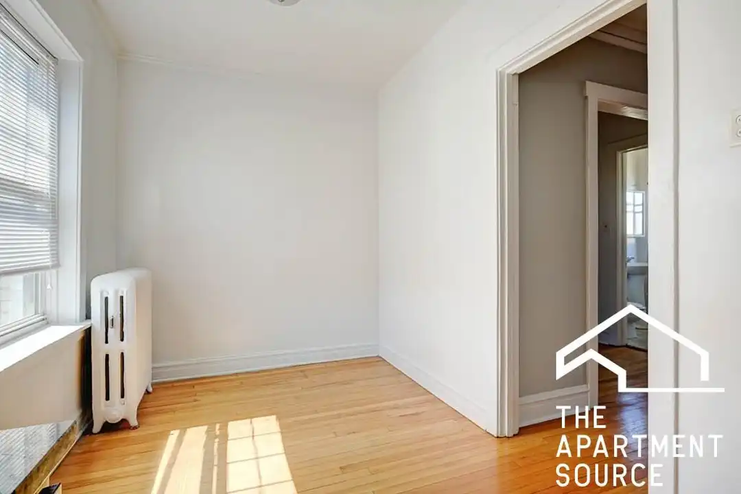 Apartment in Jefferson Township, Ravenswood Gardens, Cook County - View 4