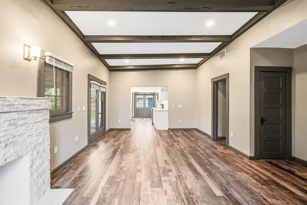 621 Forest Hill Blvd - More