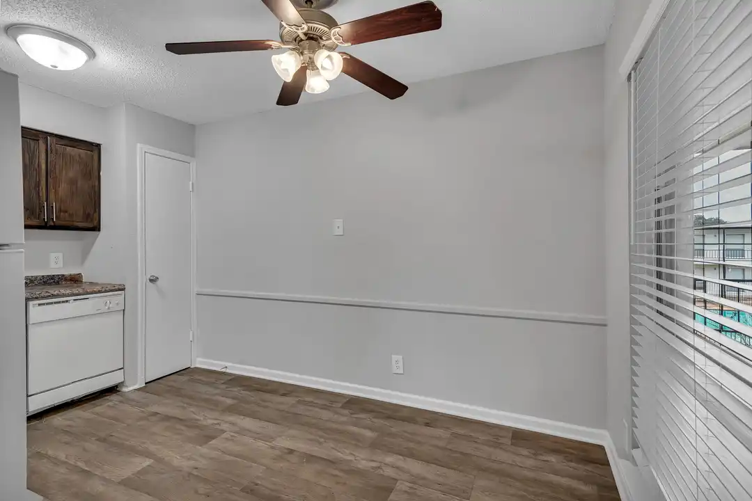 5101 Hawthorne Dr – photo 1