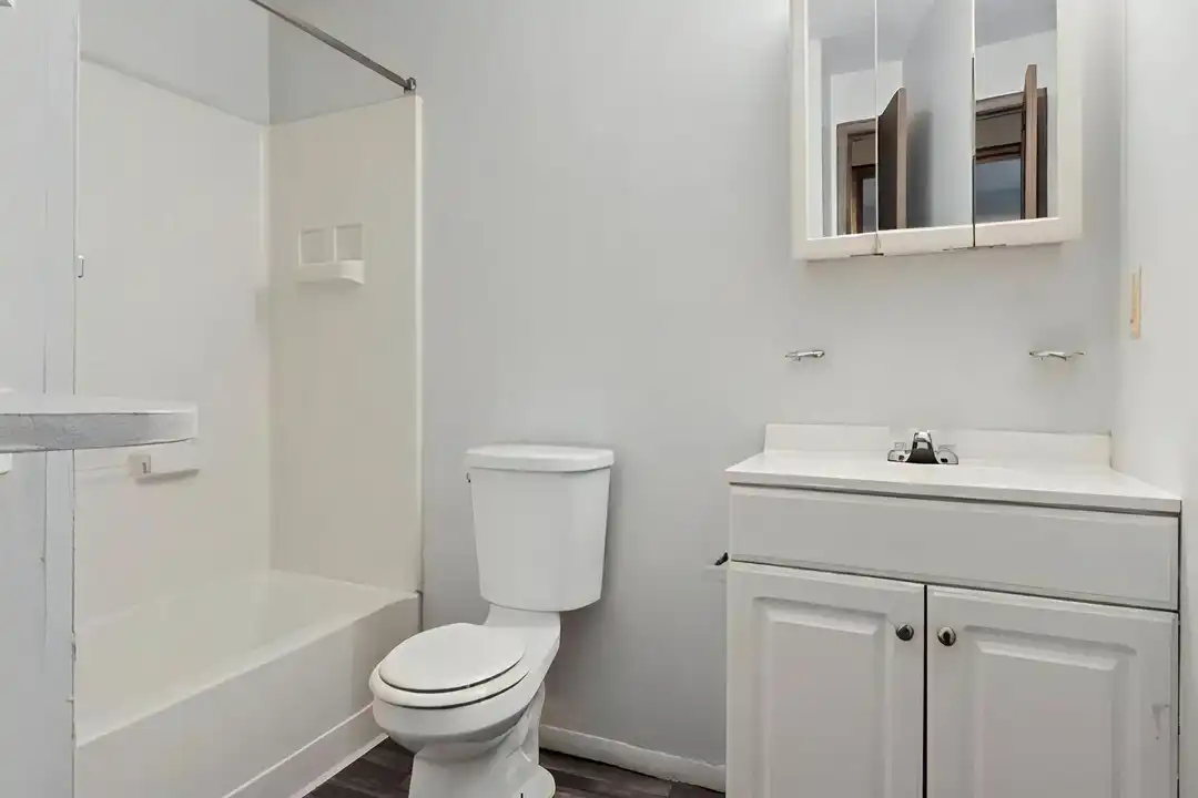535 Cleveland Rd W – photo 1 of 8
