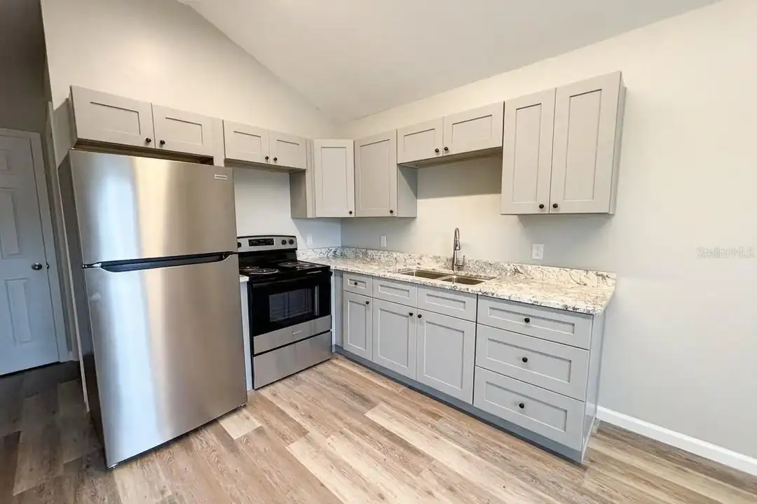 115 Ave F SW #B - View 6