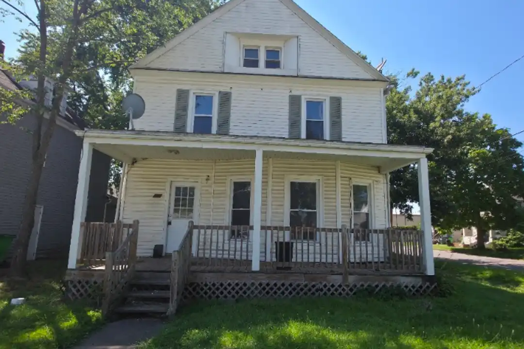 166 8th St NW – photo 1