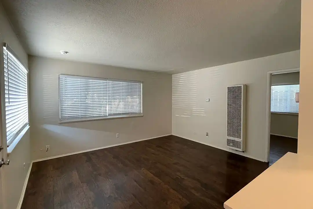 940 N San Joaquin Street – photo 1