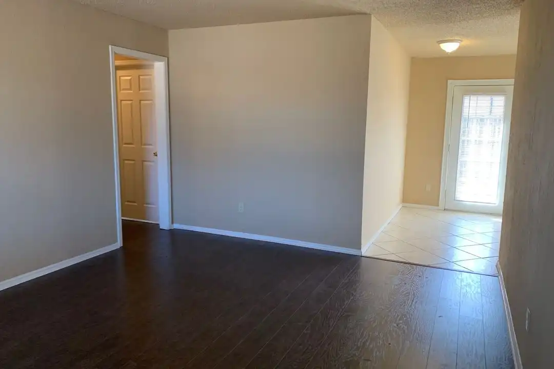 1001 SE Alta Ln - View 4
