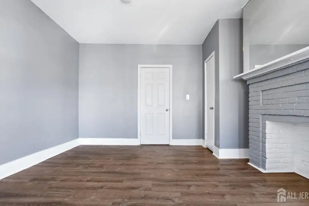 126 N 14th St - More
