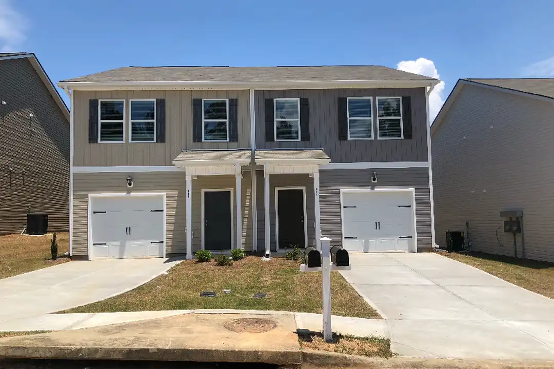 444 Oakwood Dr NW – photo 1