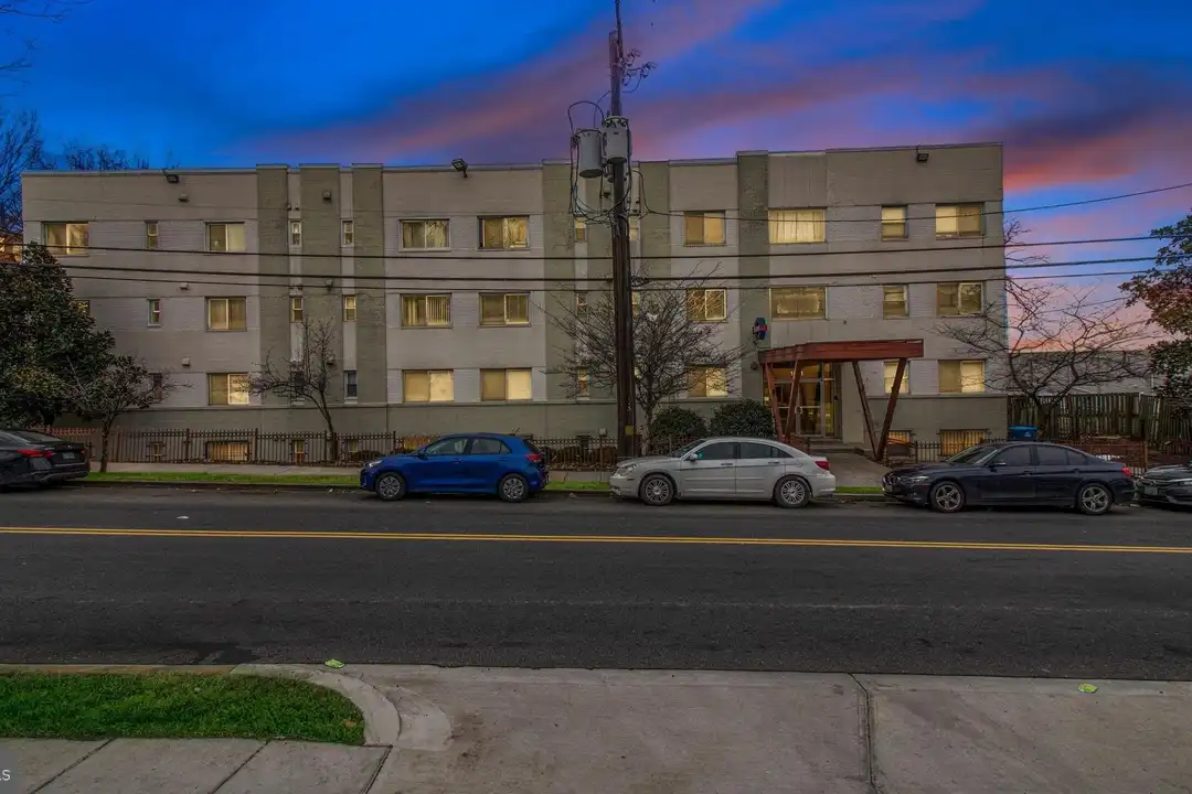 1501 27th St SE #406 – photo 1