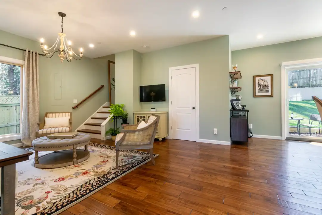 381 Kyle Rd - More