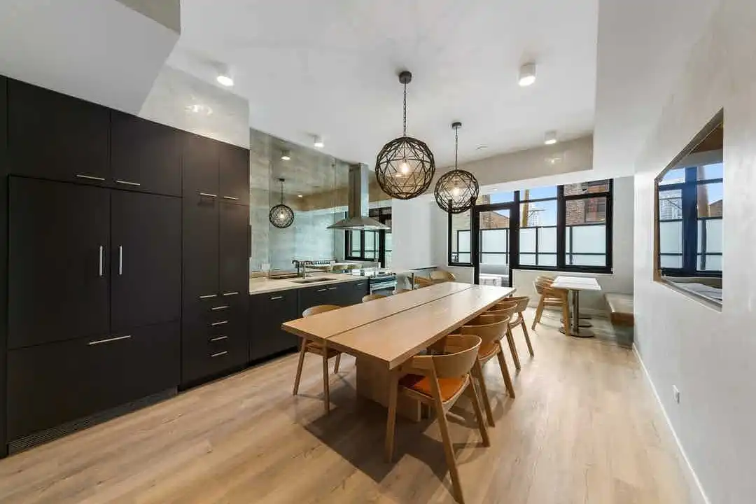 Apartment in Chicago - View 5