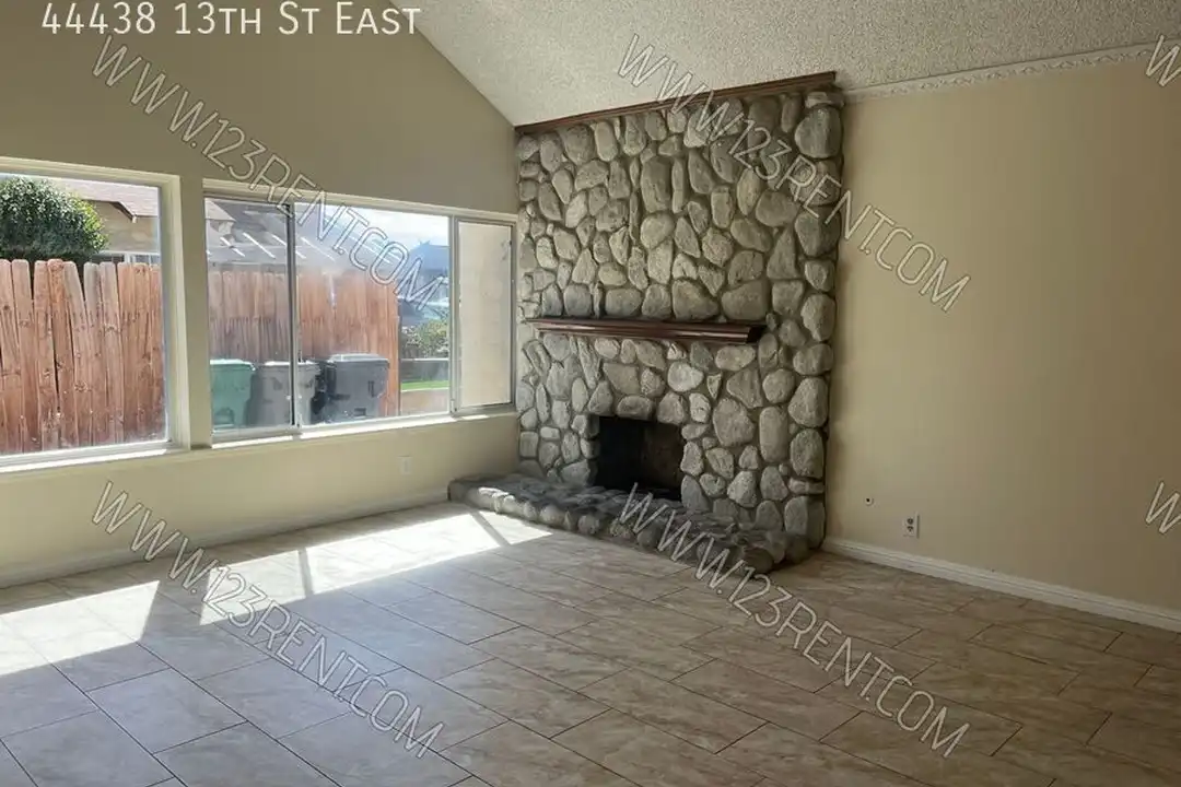 44438 13th St E - View 4