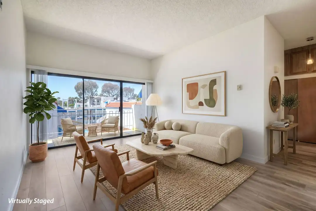 8328 Regents Rd unit # 3E – pohled 2