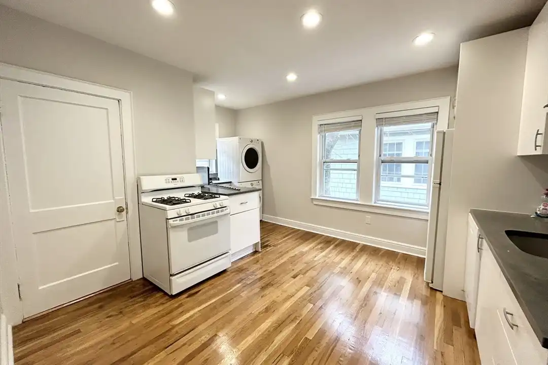 Apartment in Mission Hill - View 3