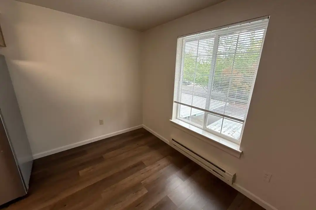 905 Bryan Ct - More