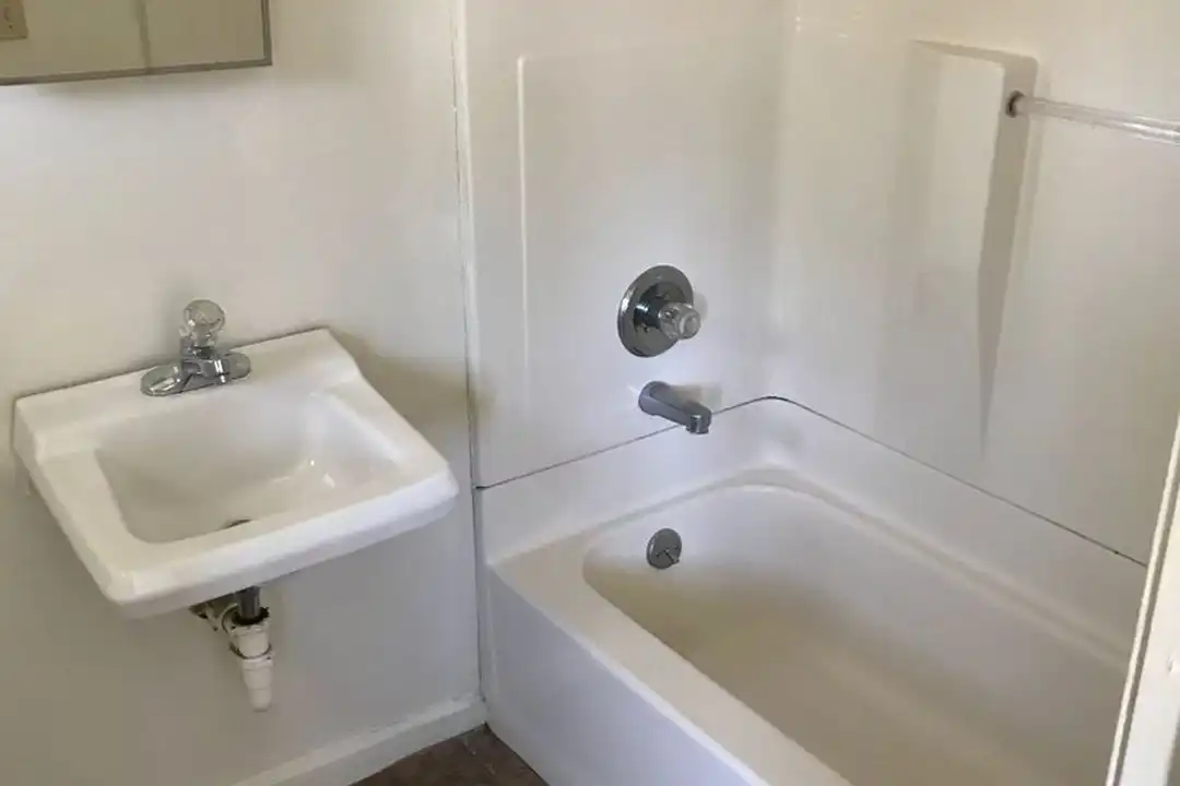 507 S Ash St unit 2 – photo 1 of 6