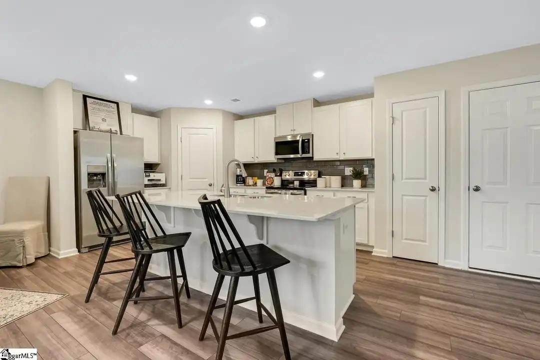 Apartment in Greer - View 2